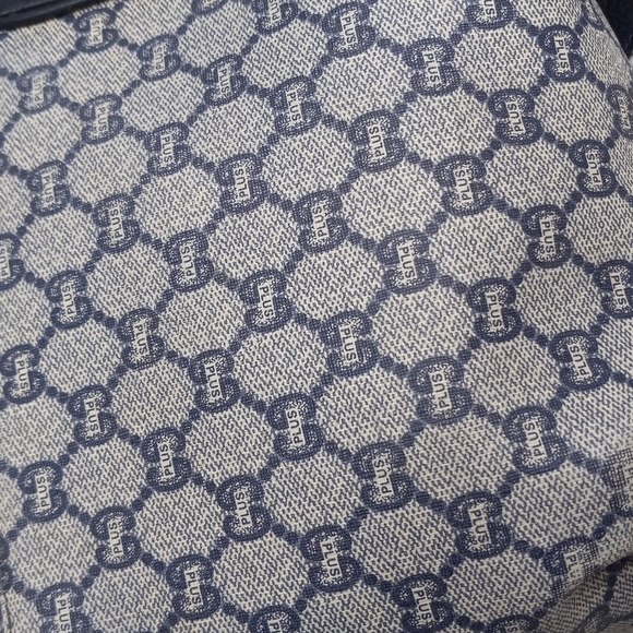 Authentic Vintage Gucci Plus GG Monogram Supreme Crossbody Bag - Picture 14 of 14